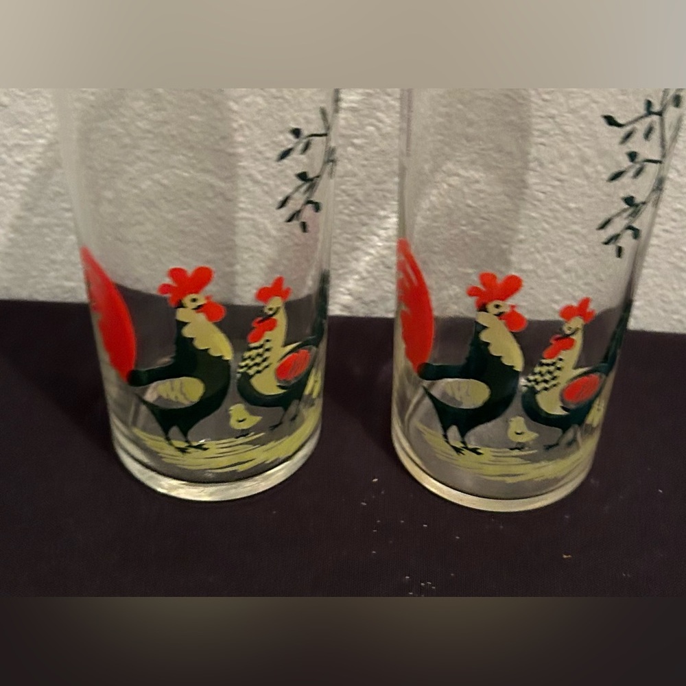2 Vintage highball Chicken family glasses.